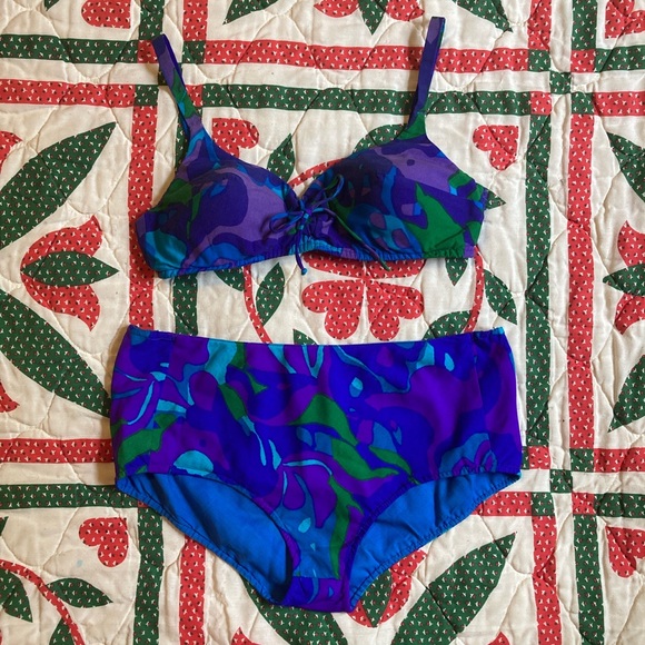 1960’s Hawaiian Bikini with Matching Hat and Tank Top - Picture 4 of 8